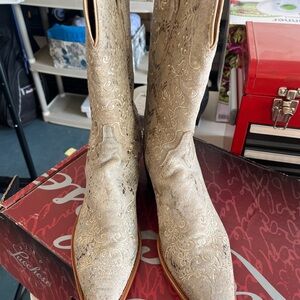 Lucchese Cream Heeled Boots with Pointed Toe